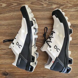 Brand new On Cloudventure Peak size 10.5